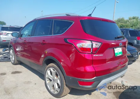 2018 Ford Escape Titanium z USA, uszkodzony, nr VIN 1FMCU9J9XJUB20994